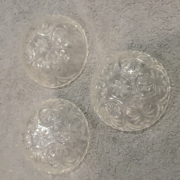 Vintage clear glass berry bowls set of 3 - Picture 2 of 3